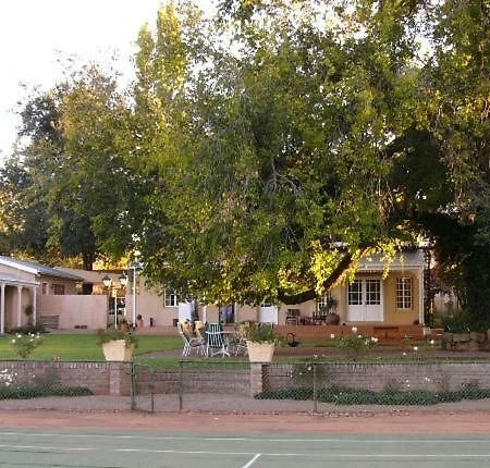 Rose Garden Manor House Apartment Harrismith Bagian luar foto