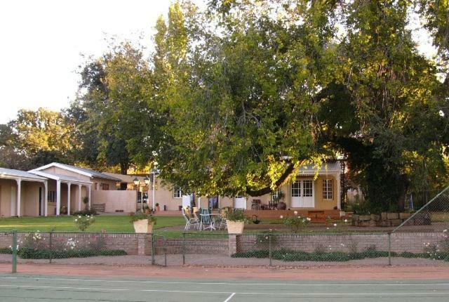 Rose Garden Manor House Apartment Harrismith Bagian luar foto